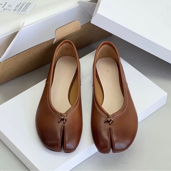 Maison Martin Margiela Women's Tan Tabi Loafers